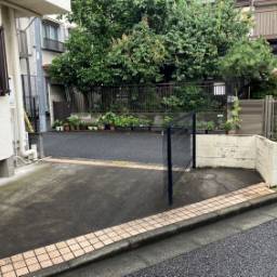 (小型車)桜1-13S駐車場 小型車(敷地内に収まるサイズ)