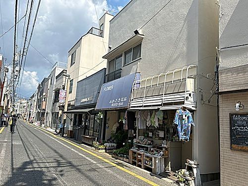 人気の松陰神社商店街！
こちらの物件は住居専用となります！